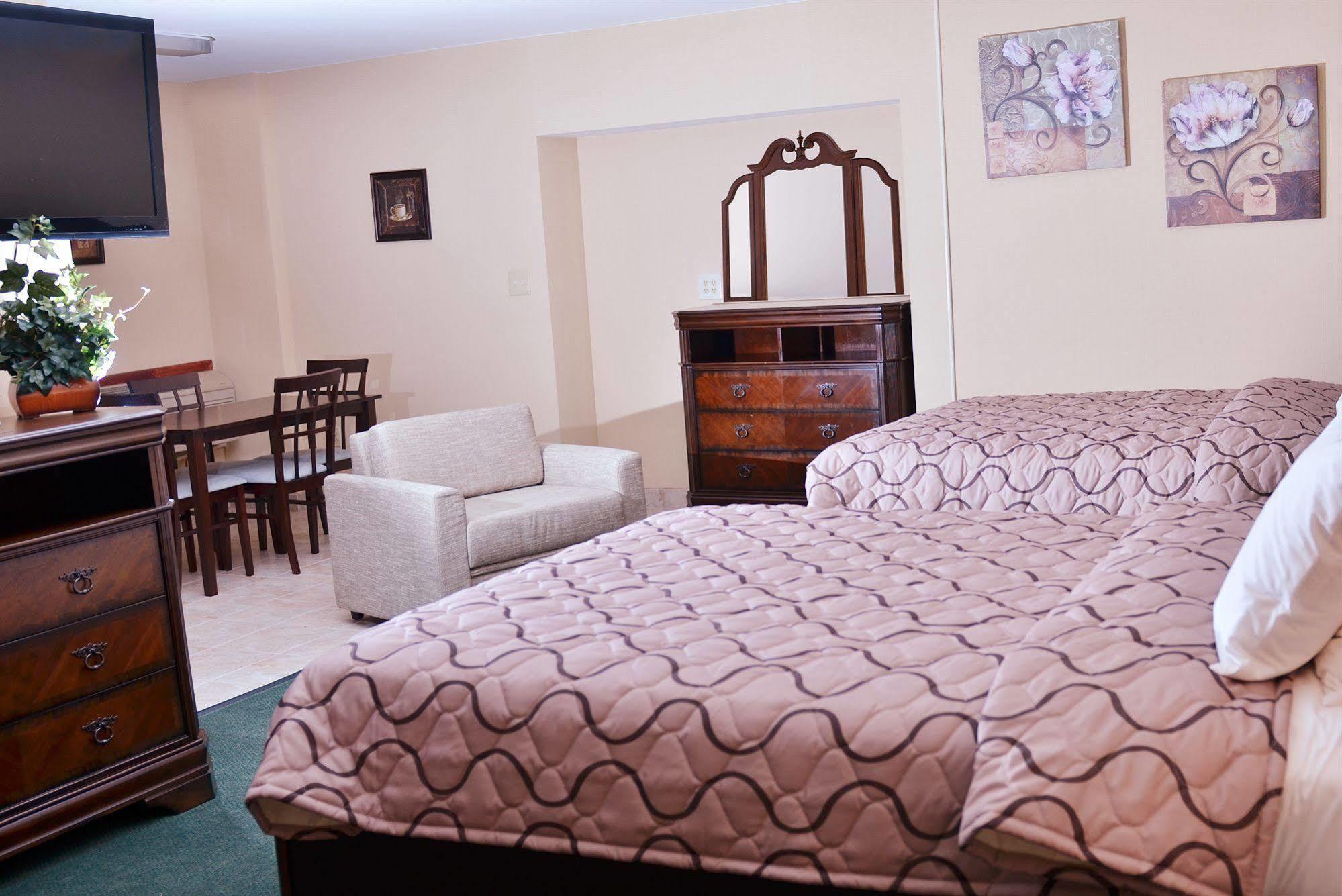 Pacer Inn & Suites Motel Delaware Bagian luar foto